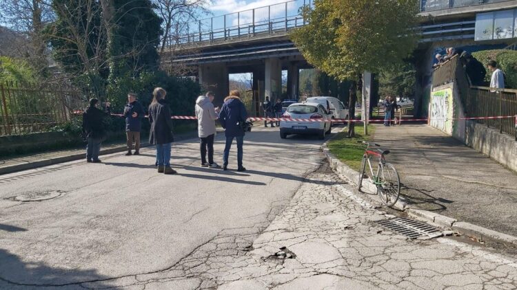 Donna incinta e il compagno trovati morti in tenda, disposta l’autopsia