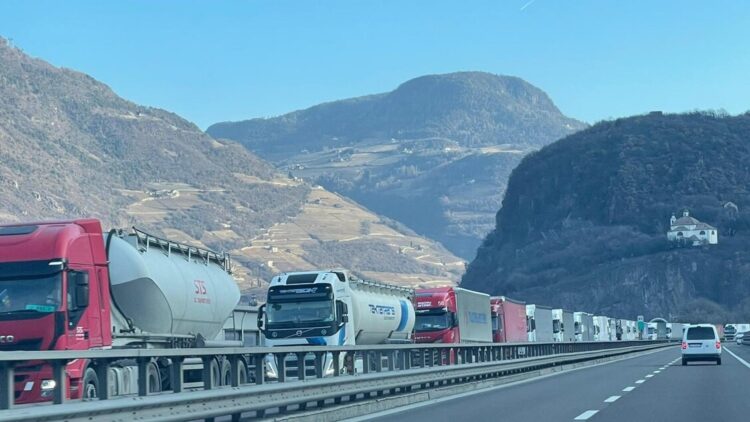 Istat, per merci predomina trasporto su gomma, solo 7,9% su ferrovia