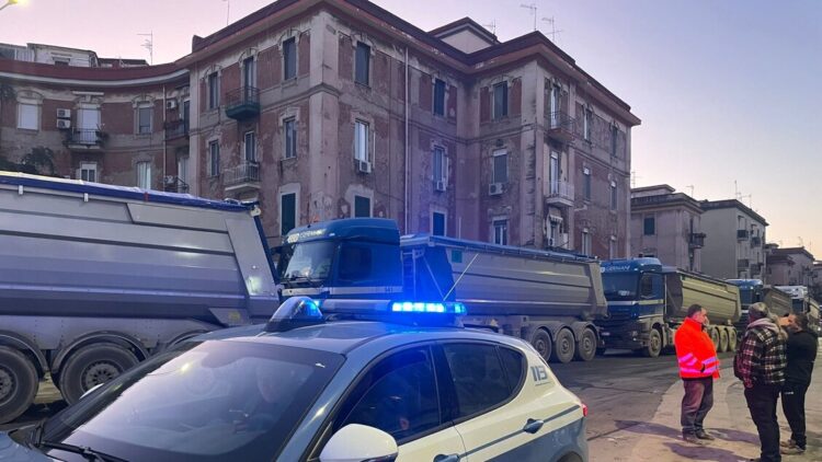 America’s Cup, attivisti di nuovo in strada per fermare camion