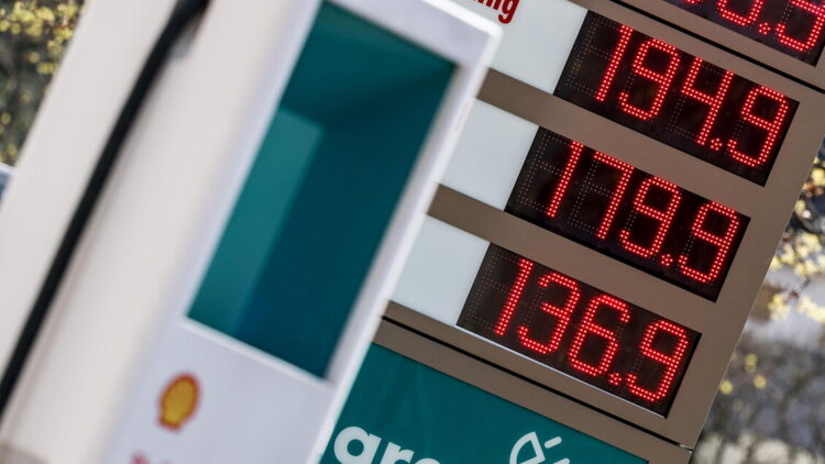 Opec+ potrebbe considerare aumento produzione più consistente dopo Iran