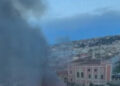 Incendio nel cuore di Napoli, in fiamme il teatro Sannazaro