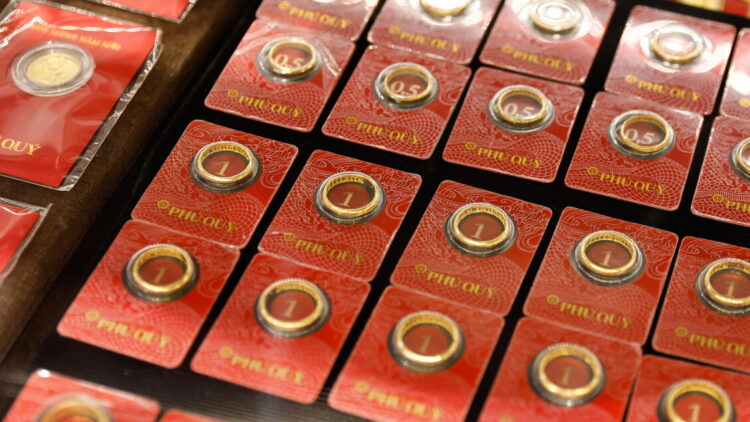 Vietnam, file alle gioiellerie per l’oro portafortuna nonostante prezzi record