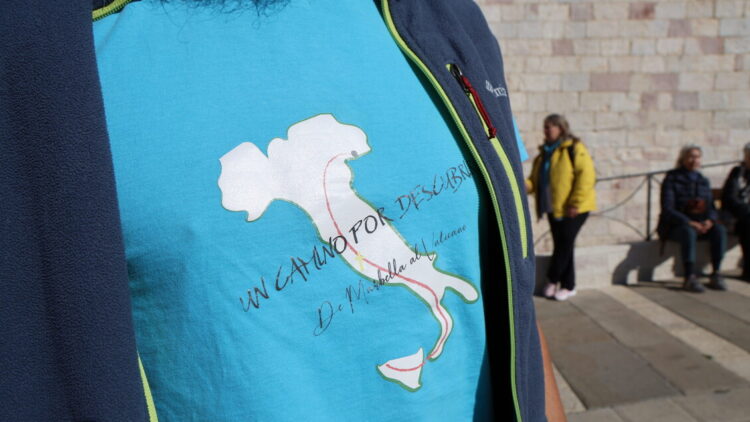 In cammino per 330 giorni per venerare San Francesco ad Assisi