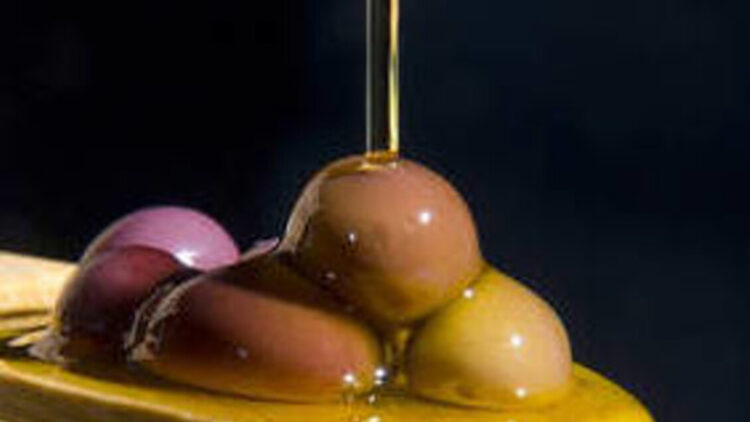 Mediobanca, sull’olio di oliva Italia in carenza produttiva e disavanzo commerciale