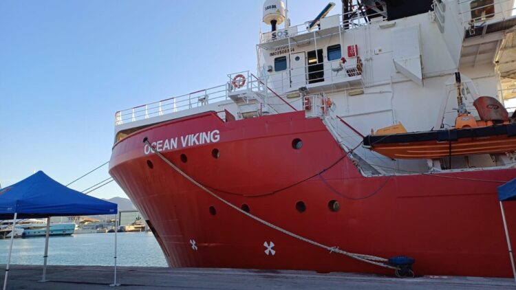 La nave Ocean Viking attesa a Livorno con 147 migranti