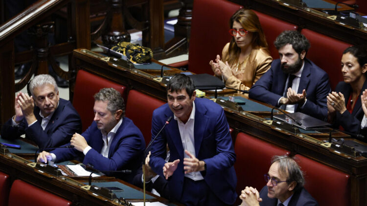 Avs riunisce a Roma 500 amministratori locali, meno armi e più welfare