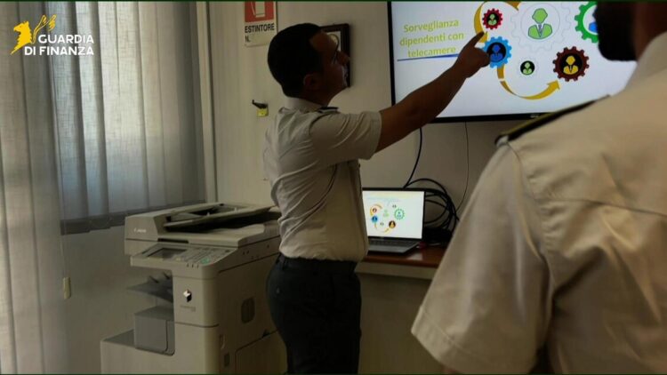 Estorsione e sfruttamento a dipendenti, imprenditore ai domiciliari