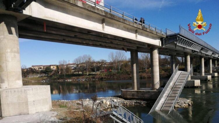 Terzo crollo della passerella sull’Adda, Procura Lodi apre un’inchiesta