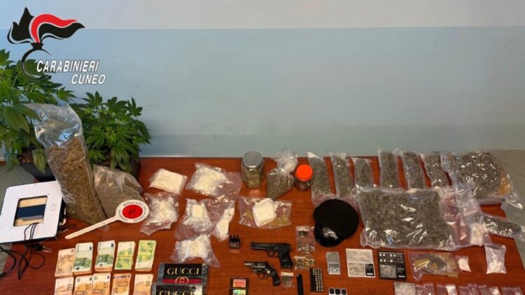 Dieci arresti per spaccio nel Cuneese, sequestrati 100 mila euro
