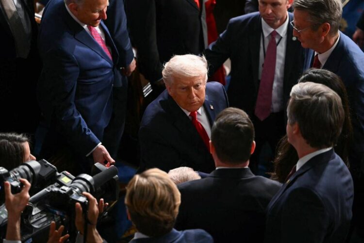 Trump, discorso record di 108 minuti tra proteste e silenzi