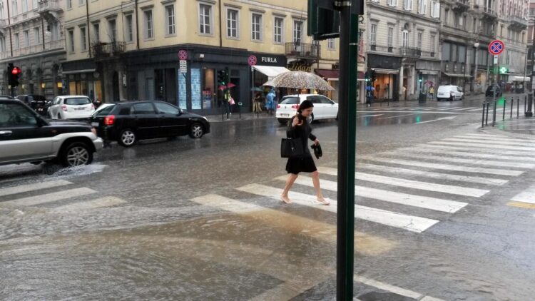 Fino a domani probabili acquazzoni, soprattutto al Centro-Sud