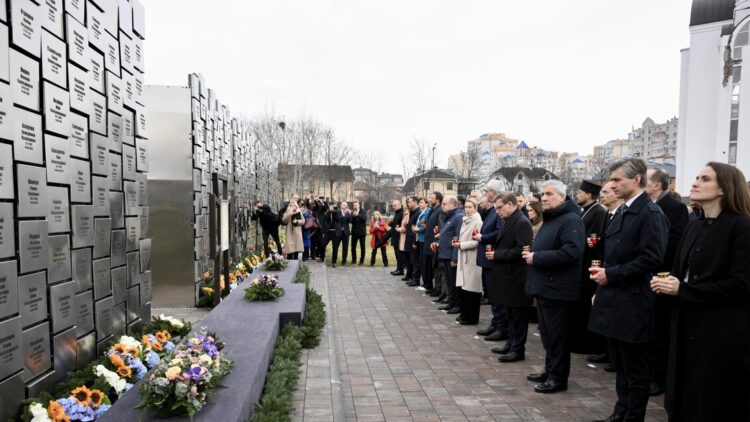 Ue e ministri degli Esteri Ue a Bucha, ‘al fianco dell’Ucraina’