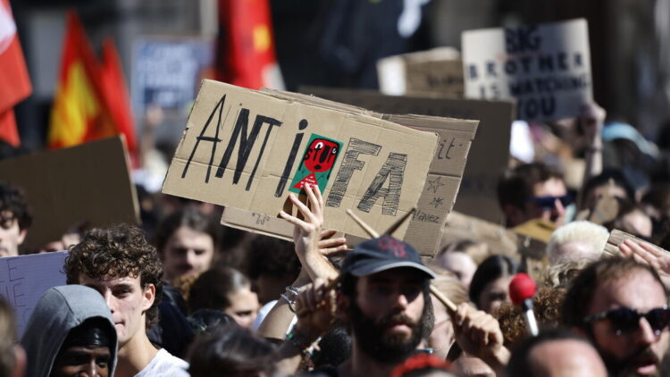 Zoffili, dalla Lega una legge per dichiarare terroristi gli Antifa e gli anarchici