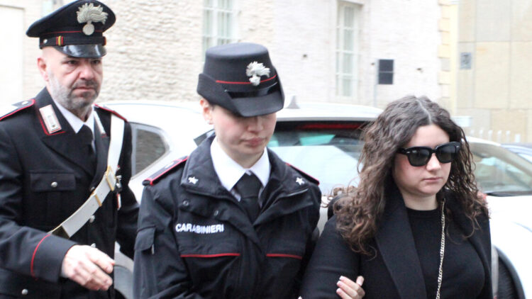 Chiara Petrolini in aula, ‘non sono una madre assassina’