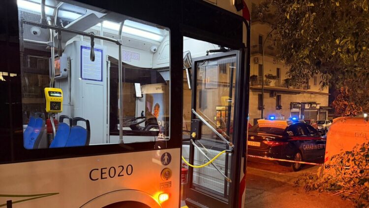 Sequestra e ferisce donna, sottratto a tentativo di linciaggio