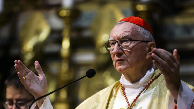 Il cardinale Parolin: ‘Le guerre preventive rischiano di incendiare il mondo’