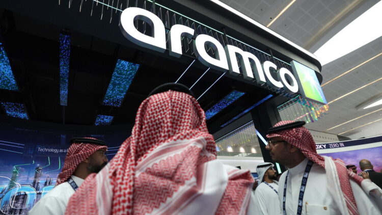 La saudita Aramco sale in Borsa grazie a rialzo del prezzo del greggio