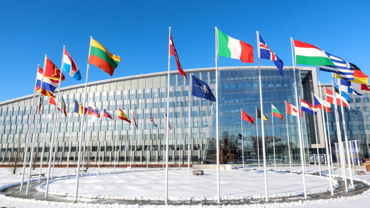 L’Italia nel 2025 al 2,01% del Pil in difesa in base alle stime Nato