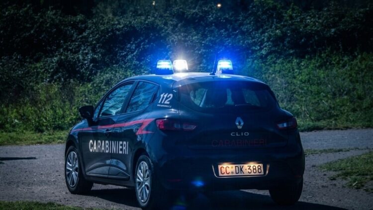 Madre segnala scomparsa del figlio ma è al parco a spacciare, 2 arresti