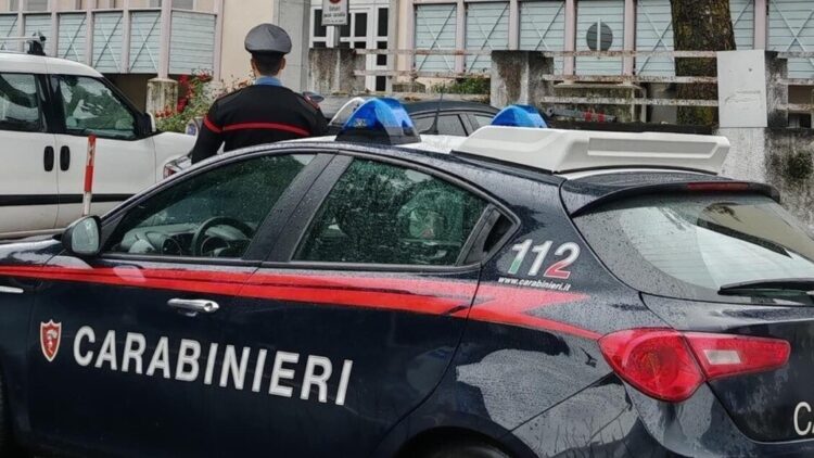 Lite sul bus e coltellate a scuola, tre studenti in carcere, due sono minori