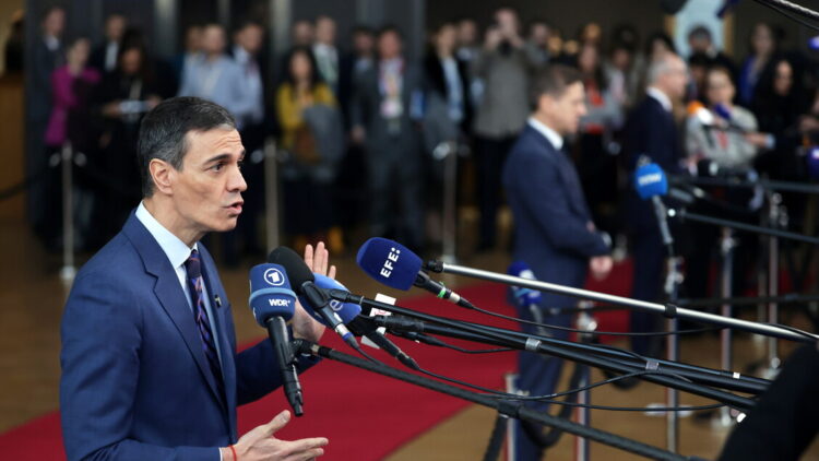 Sanchez, ‘guerra in Iran illegale, c’è chi la usa contro il Green Deal’