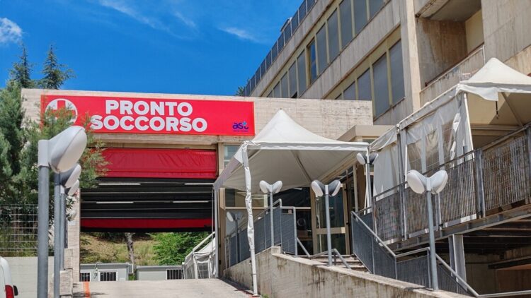 Ad Ascoli intera famiglia in ospedale per sospetta intossicazione da botulino