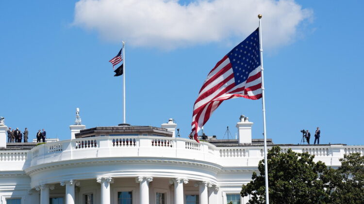 Furgone si schianta contro barriera a Washington, chiusa area Casa Bianca