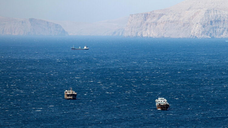 Imo, circa 20.000 marinai su 3.200 navi bloccate nel Golfo