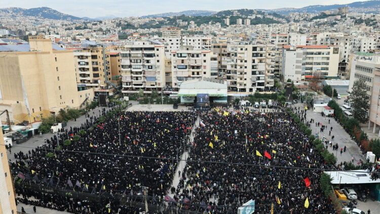Governo libanese vieta ogni attività militare di Hezbollah