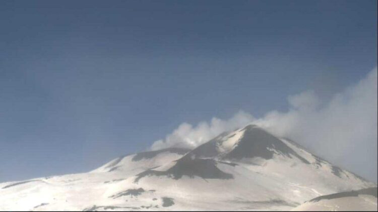 Ingv, esplosione impulsiva ed emissione di cenere alla Bocca Nuova dell’Etna