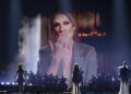 Atteso il ritorno di Celine Dion, a Parigi i poster con i titoli delle sue canzoni