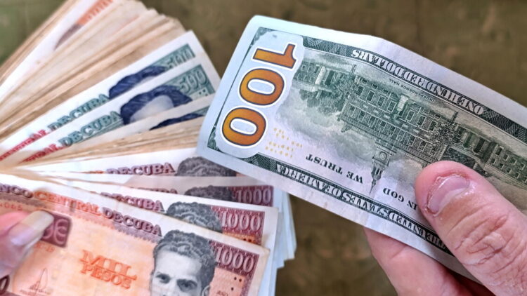 Cuba consentirà agli emigrati di aprire conti in valuta estera