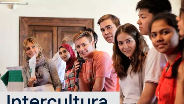 Creativi e capaci di buone relazioni: le abilità riconosciute agli italiani nel mondo