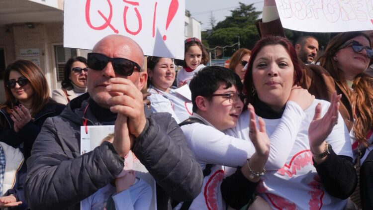 Bimbo trapiantato, al Monaldi in 100 per esprimere solidarietà a Guido Oppido