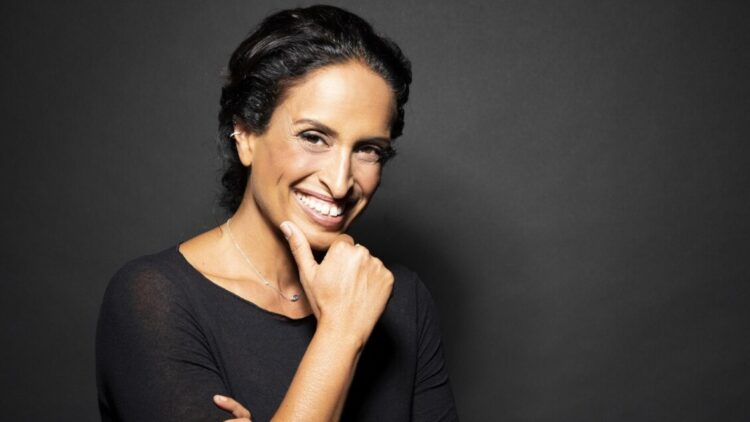 La cantante israeliana Noa bloccata a Firenze canta in chiesa