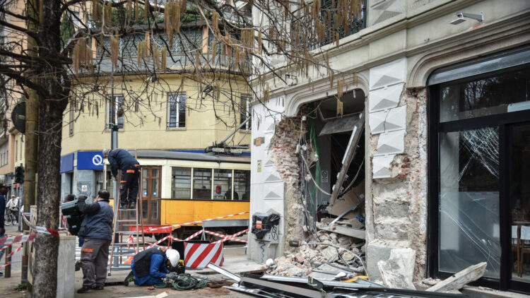 Domani l’autopsia sulle due vittime del deragliamento del tram a Milano