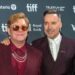 Il marito di Elton John, ‘sta bene e si tiene occupato’