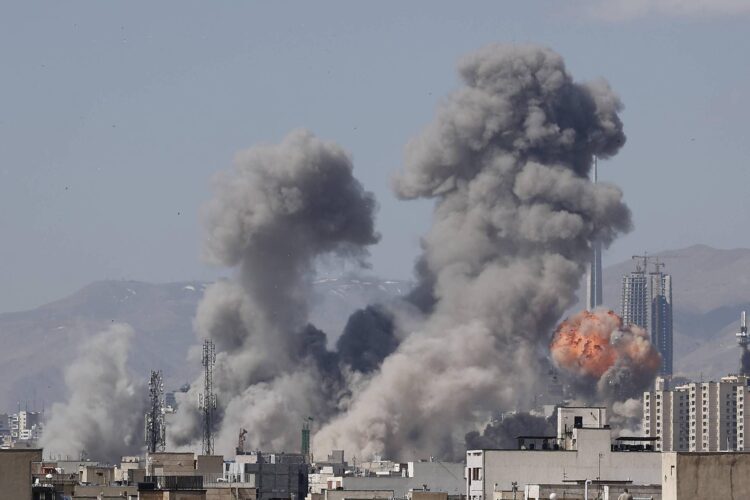 Iran: petrolio a 80 dollari e oro record. La corsa ai beni rifugio nell’era del ‘disequilibrio’