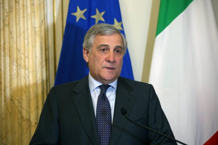 Tajani: “Passaggio dello stretto di Hormuz a chi rompe con Usa e Israele”