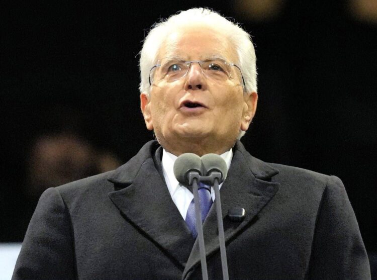 Mattarella: “La guerra è tornata a spargere sangue nel mondo, non dobbiamo rassegnarci a inevitabilità”