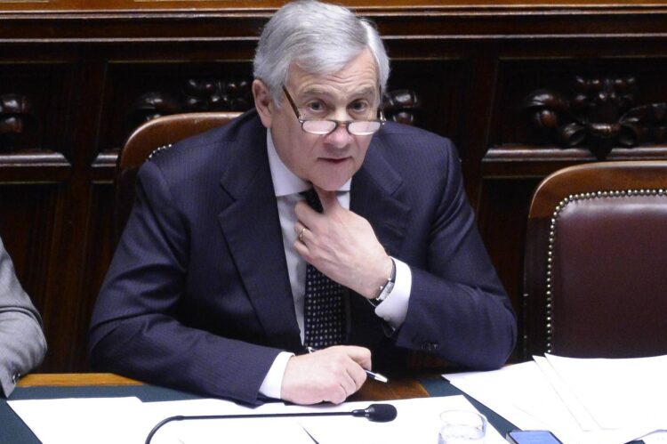 Iran, Tajani: “Italia non è in guerra, ma c’è rischio allargamento conflitto”. Crosetto: “Innalzate difese aeree”