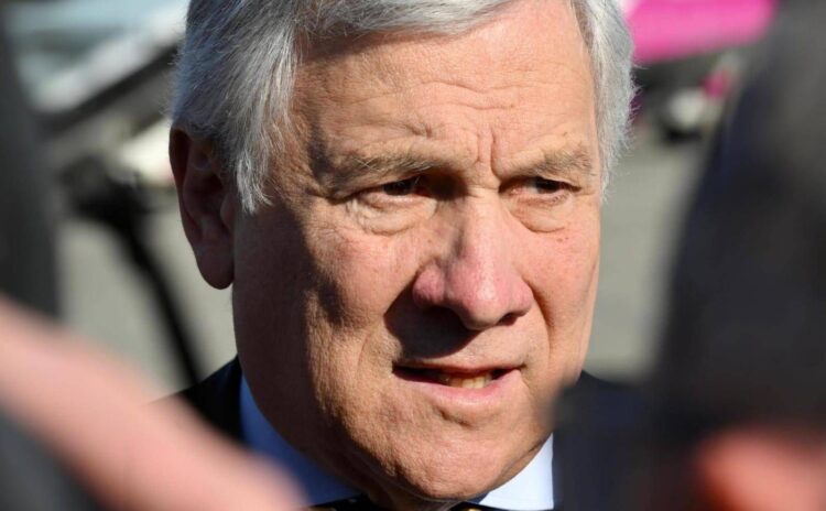 Iran, Tajani: “Oman chiude frontiera, italiani restino a Dubai”