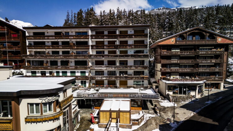 Crans-Montana, l’indagato del Comune non risponde agli inquirenti