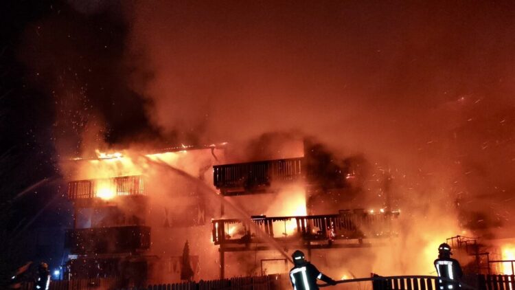 Condominio in fiamme a Villabassa in val Pusteria, nessun ferito