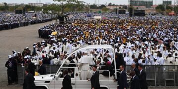Il Papa in Angola, guarite dalla corruzione, condividete i beni