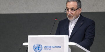 Teheran, dopo il cessate il fuoco in Libano Hormuz è completamente aperto