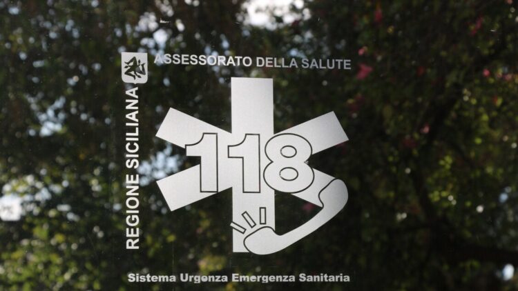 Crolla impalcatura metallica, tre operai feriti nell’Agrigentino