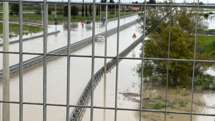 Maltempo nel Foggiano, soccorsi 50 automobilisti e 40 residenti in masserie