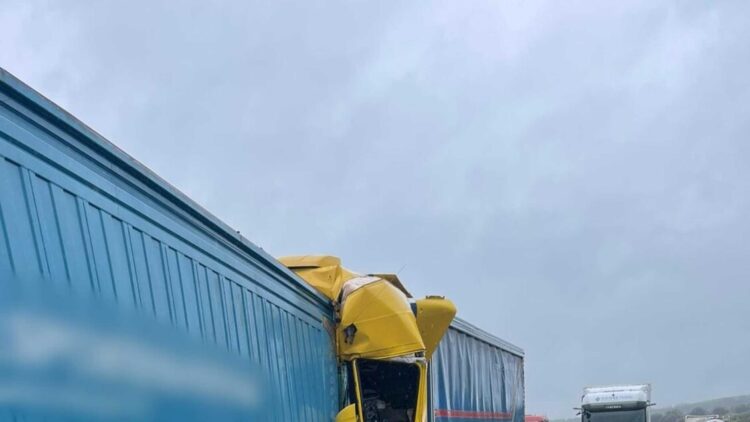 Tamponamento fra due tir blocca A14 un’ora e mezzo, restano 7 km di coda