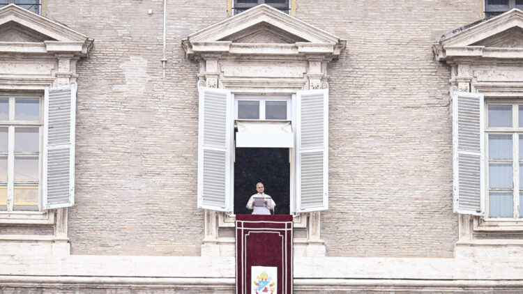 Il Papa, ‘diamo speranza ai popoli tormentati dalla guerra’
